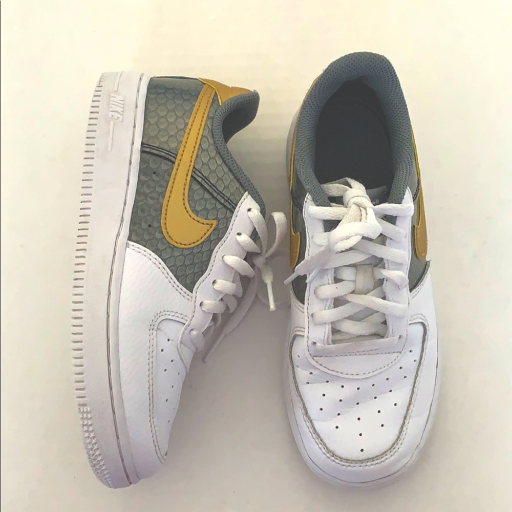 Nike air force 1 size 2Y